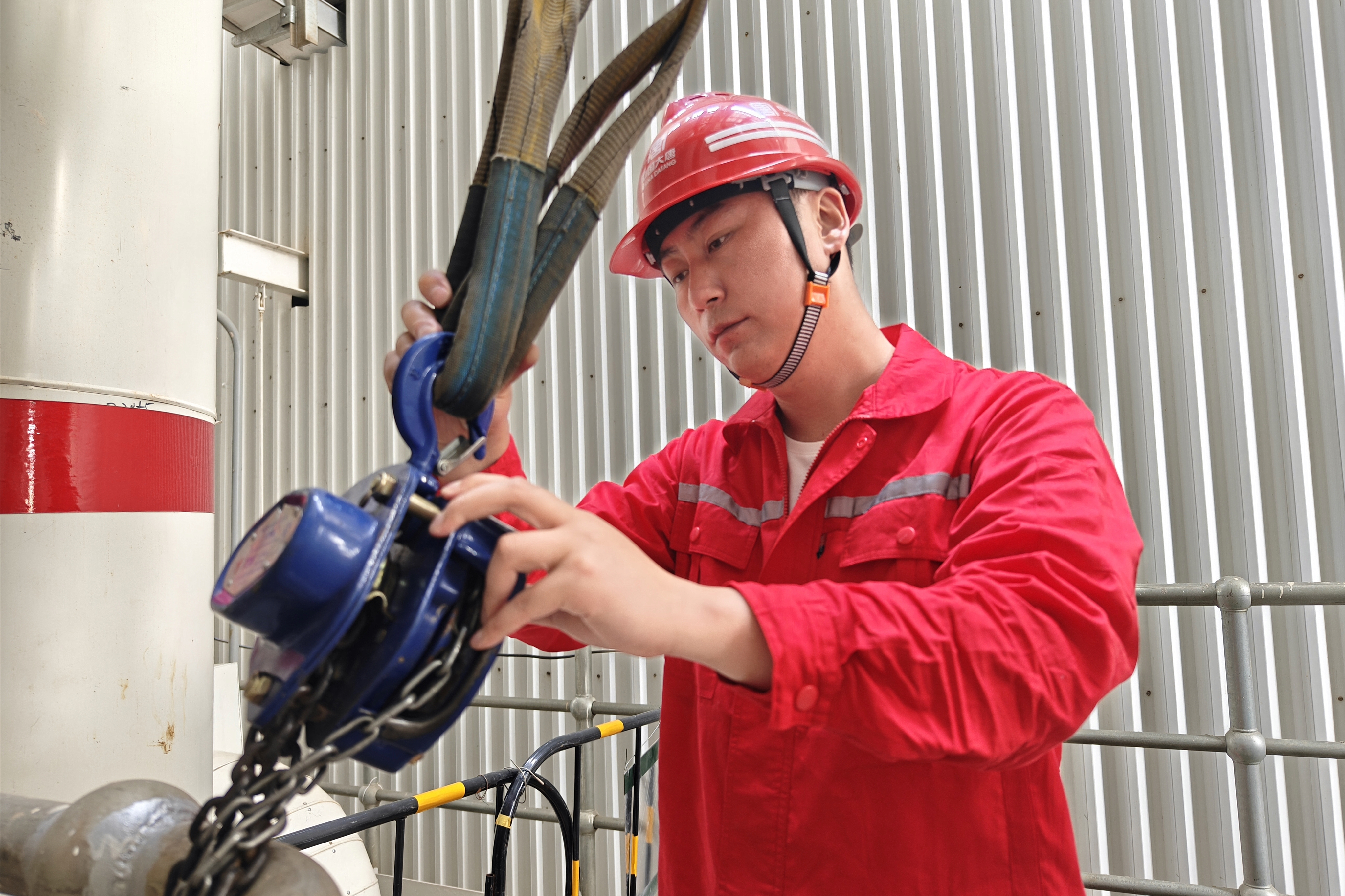 1711603848905046188.jpg 【集团网站-奋斗大唐人】赵振虎:安全守护有“镇虎” (佛山热电多宝(中国)).jpg