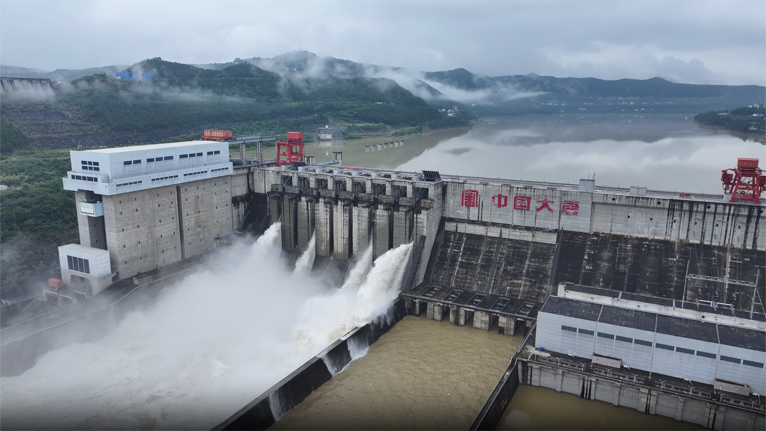 1721803296296012981.png 2024年7月,大唐亭子口水利枢纽泄洪场景。袁玉娇摄 (2).png